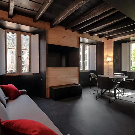 Fitzgerald Building - The House Of Travelers Apartment