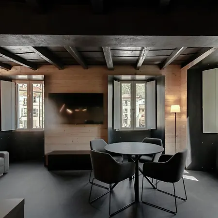 Fitzgerald Building - The House Of Travelers Apartment *