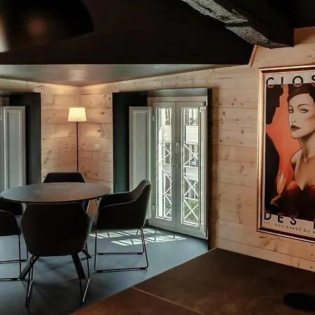 Fitzgerald Building - The House Of Travelers Apartment