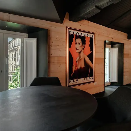 Fitzgerald Building - The House Of Travelers Apartment